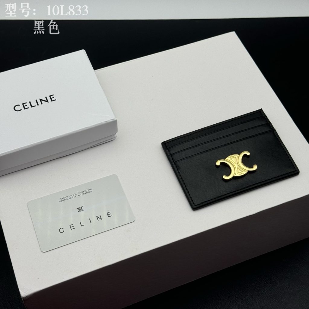 CELINE セリーヌ 黒色 カードケース 10L833 ゴールドロゴ カード収納 1枚｜ランチに使いやすい財布・小物を写真で確認