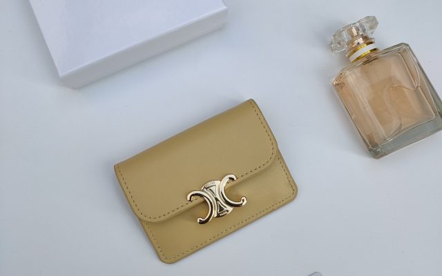 ユニセックスの節約買いに向くカードケースか写真でチェック