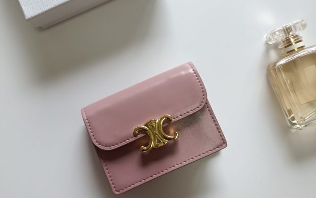 物価高でも選びやすい財布：CELINEを自然に取り入れる