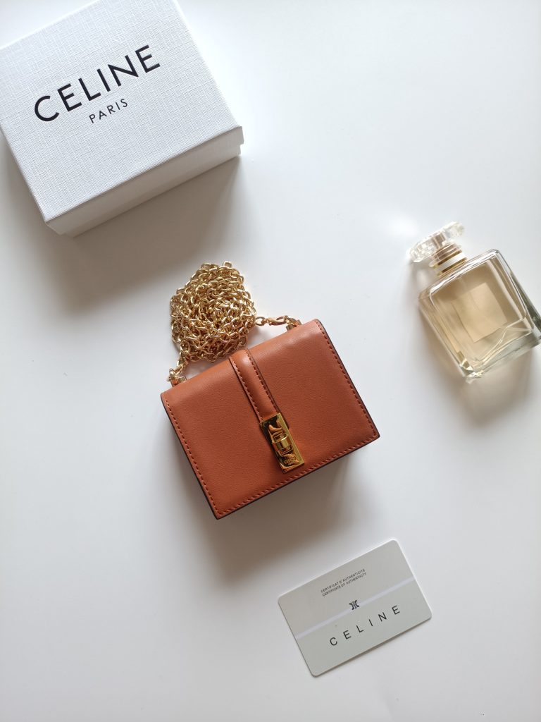 CELINE ベルト付きチェーンショルダー ウォレット ブラウン 1色入 バッグ|仕事帰りに使いやすさを写真で整理