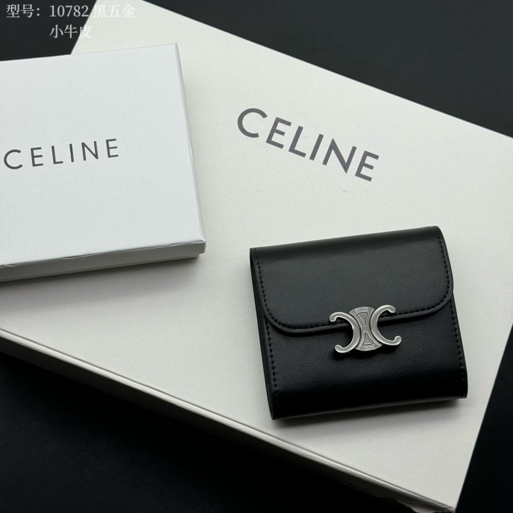 CELINEの財布・小物を予算内で探す前に見るブラックのポイント