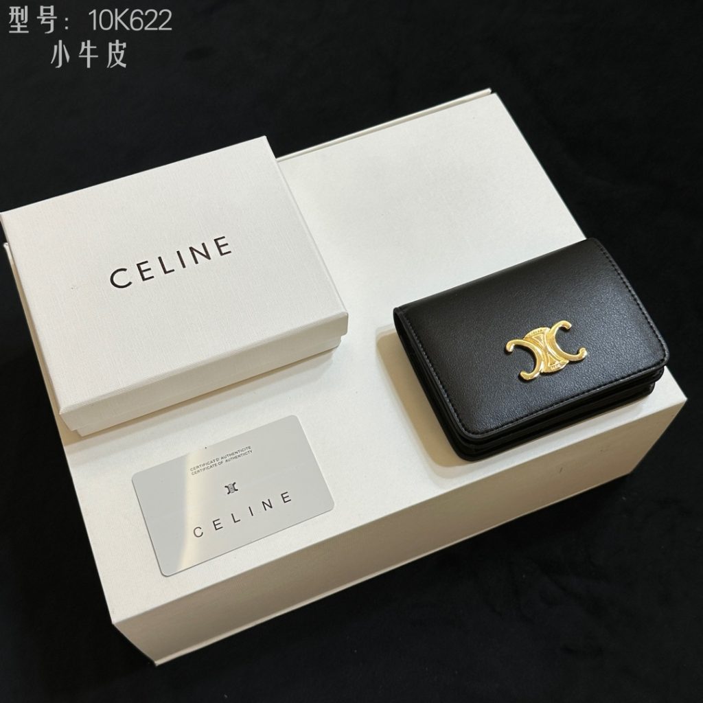 CELINE ブラック レザー カードケース 10K622 黒色 小牛革 財布・小物｜仕事帰りに使いやすさを写真で整理