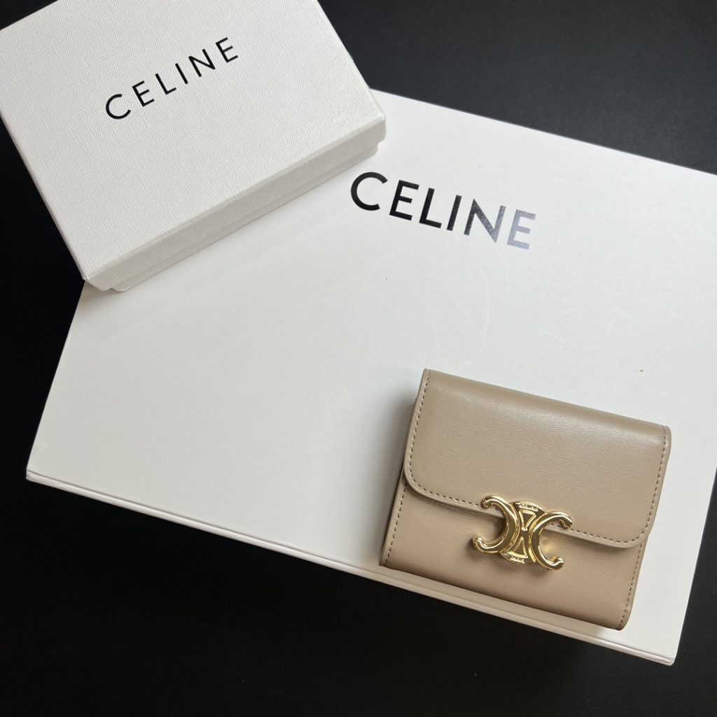 CELINE セリーヌ カードケース ベージュ 2WAY 二つ折り 財布・小物｜仕事帰りに使いやすさを写真で整理