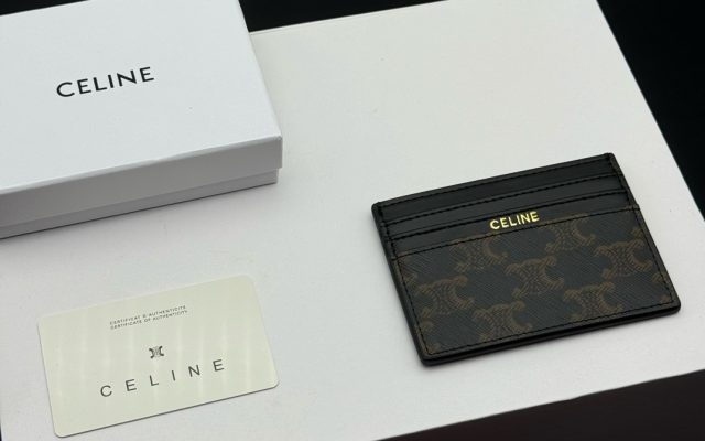 通勤目線で見るCELINEのカードケースの印象