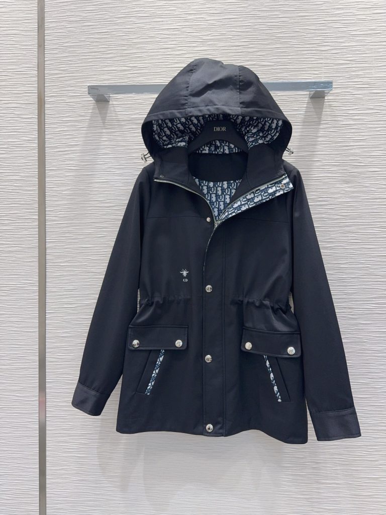 ディオール ロゴ柄フード付きコート ブラック 新品｜休日に使いやすいファッションアイテムを写真で確認
