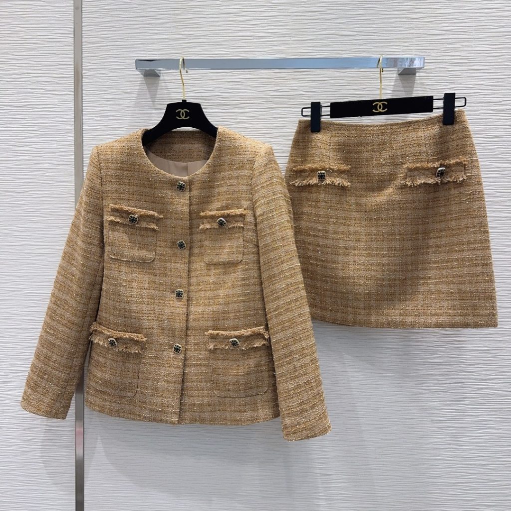シャネル ブレザー&スカート セットアップ レディース 新品｜カフェに使いやすいファッションアイテムを写真で確認