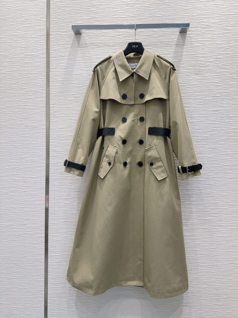 DIOR ディオール ブーツコート 2WAY ベージュ ファッション｜カフェに行く日に選ぶ前の確認ポイント