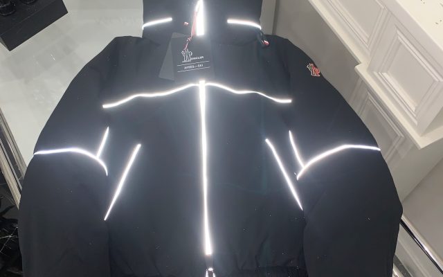 ブラックが映えるジャケットは日常で使いやすいか