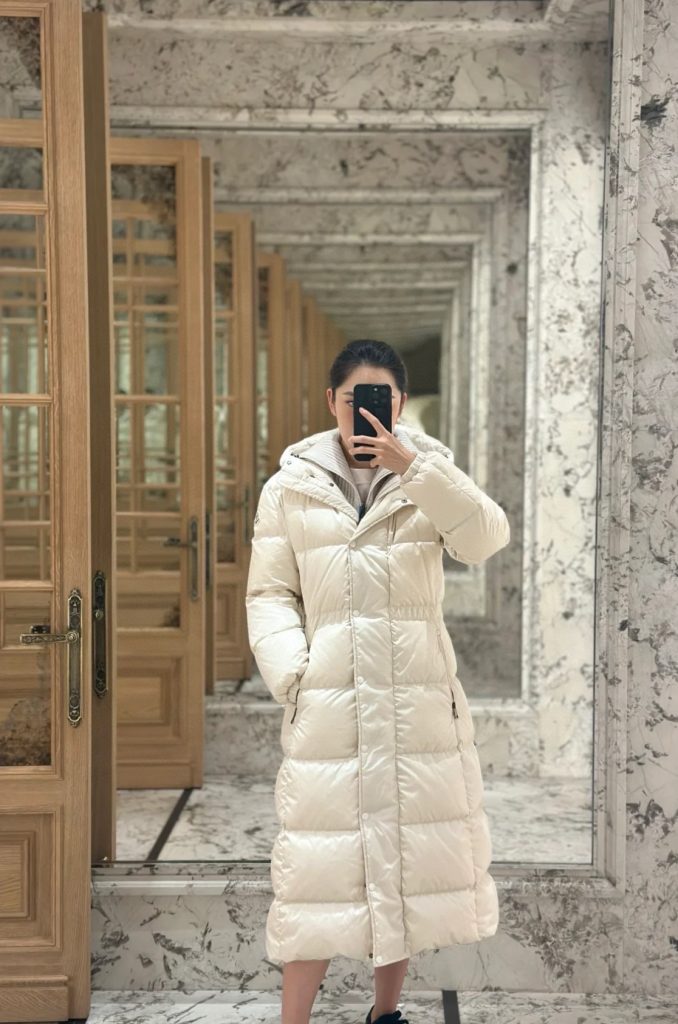 物価高でも選びやすい服装：MONCLERを自然に取り入れる