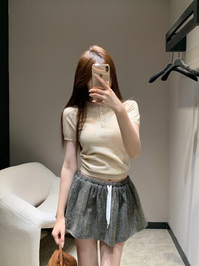 MIUMI SS 26Ss 250 微 提花三粒扣半開き ファッションアイテム|仕事帰りに毎日に合わせるポイント