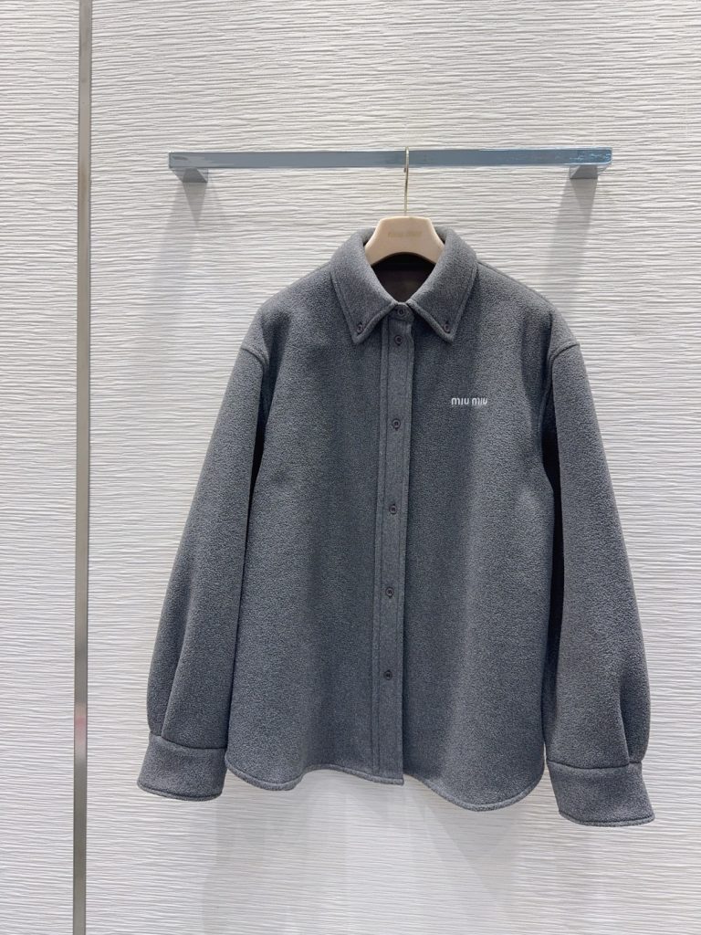 MIU FW Miu 2025FW シャツジャケット 15%ウール 85%ポリエステル グレー｜仕事帰りに使いやすいファッションアイテムを…