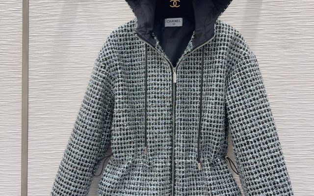 食事会で使いやすいCHANELのジャケットを写真で確認