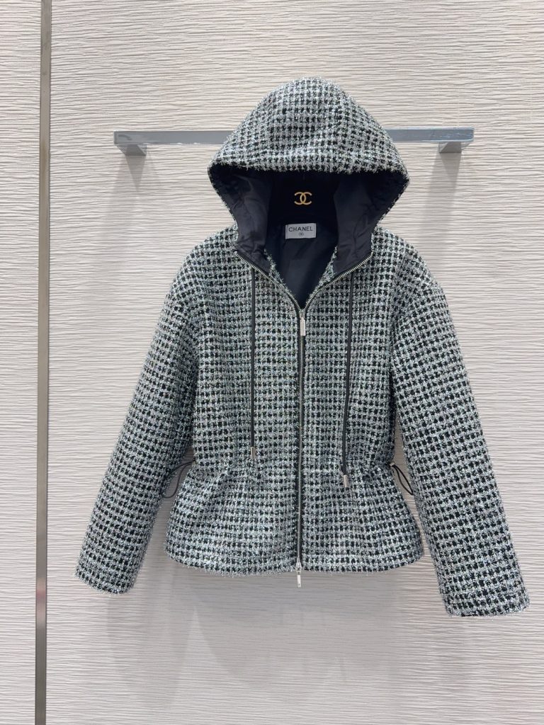 食事会で使いやすいCHANELのジャケットを写真で確認