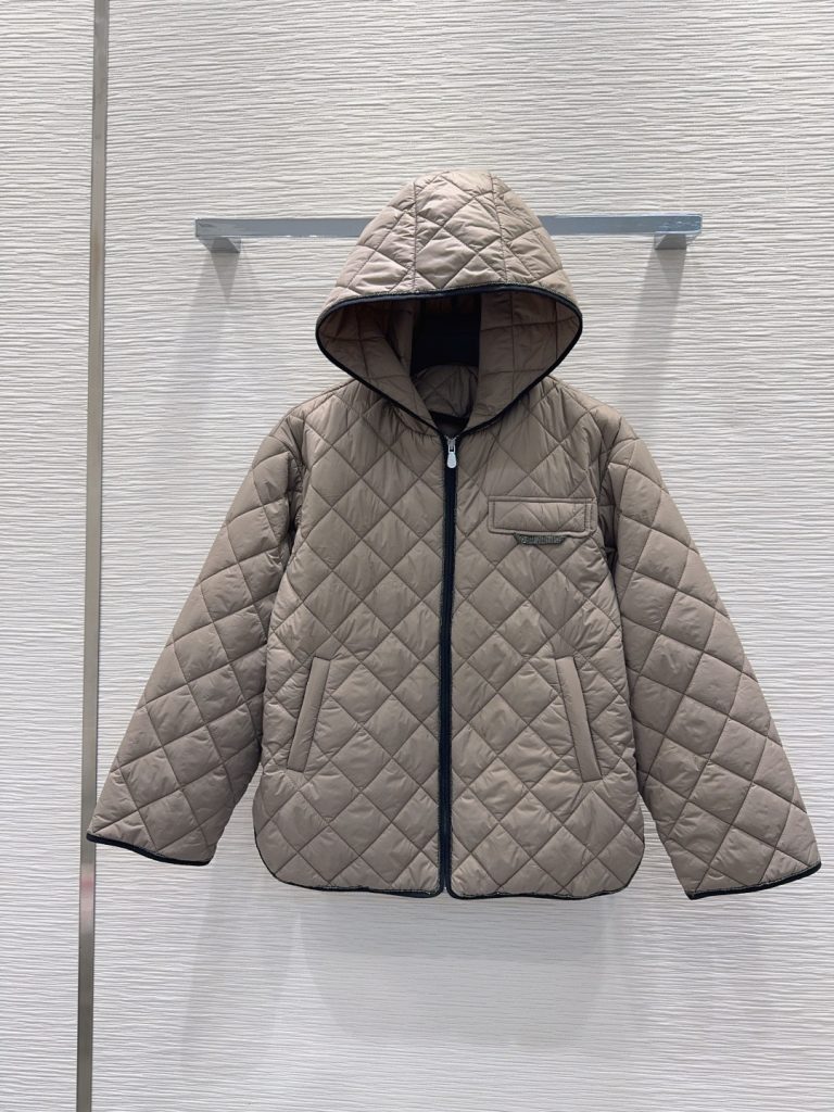 BRUNELLO CUCINELLI 370 2025FW ダウンジャケット ファッション｜通勤の日に使いやすさを写真で整理