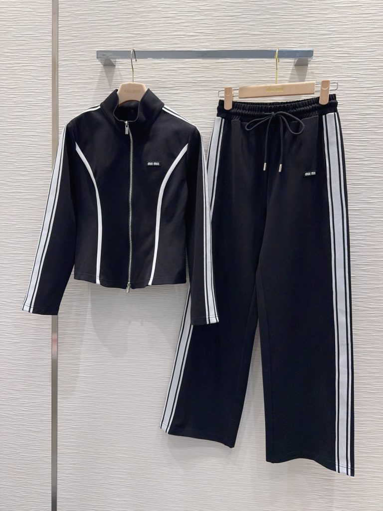 Miu 410 オフショルダー ブラック リブ生地 ファッション スポーツウェア セットアッ…｜季節の変わり目で使いやすいファッションアイ…