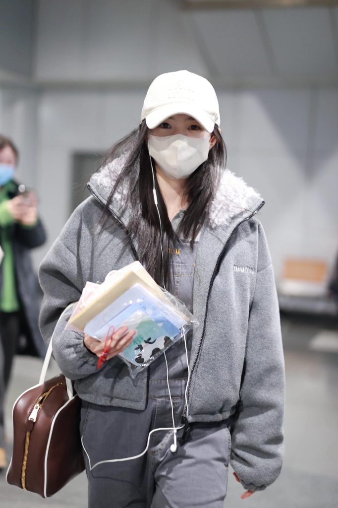 MIUMI FW Miumi 440 25Fw 秋冬 ロゴ入り 羊羔毛立領 90白 duck down グレー|旅行に使いやすいファッショ…