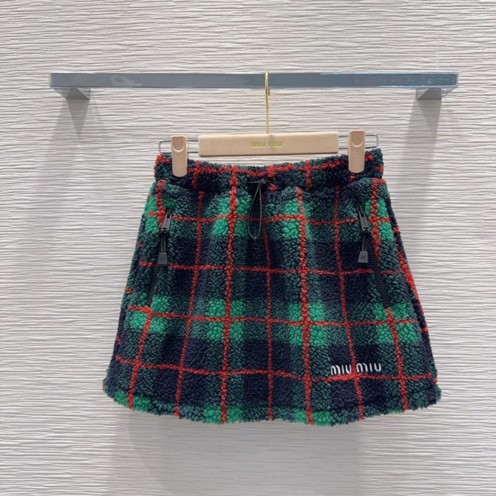 Miu Miu 2025FW セットアップ フェイクファー チェック柄 ブラック/グリーン/レッド ポリエステル 100% - 画像 2