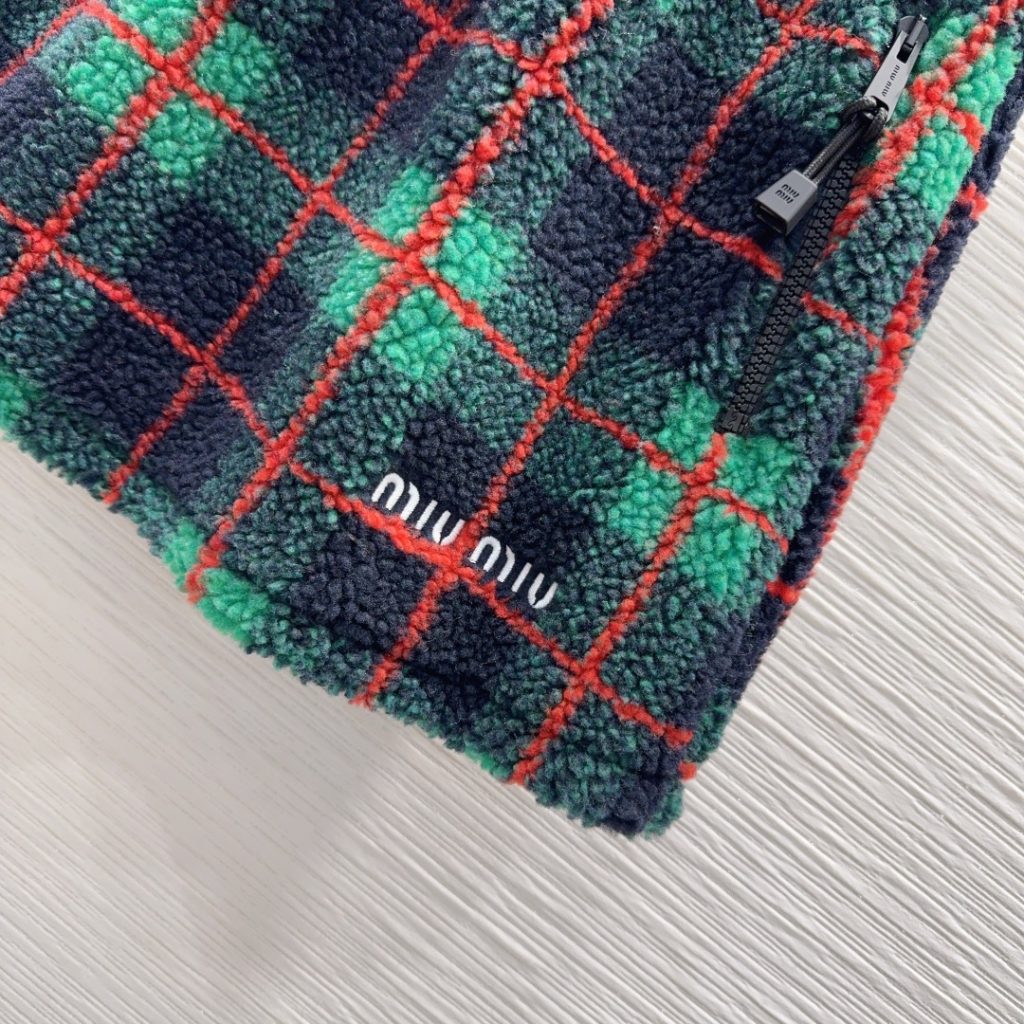 Miu Miu 2025FW セットアップ フェイクファー チェック柄 ブラック/グリーン/レッド ポリエステル 100% - 画像 4