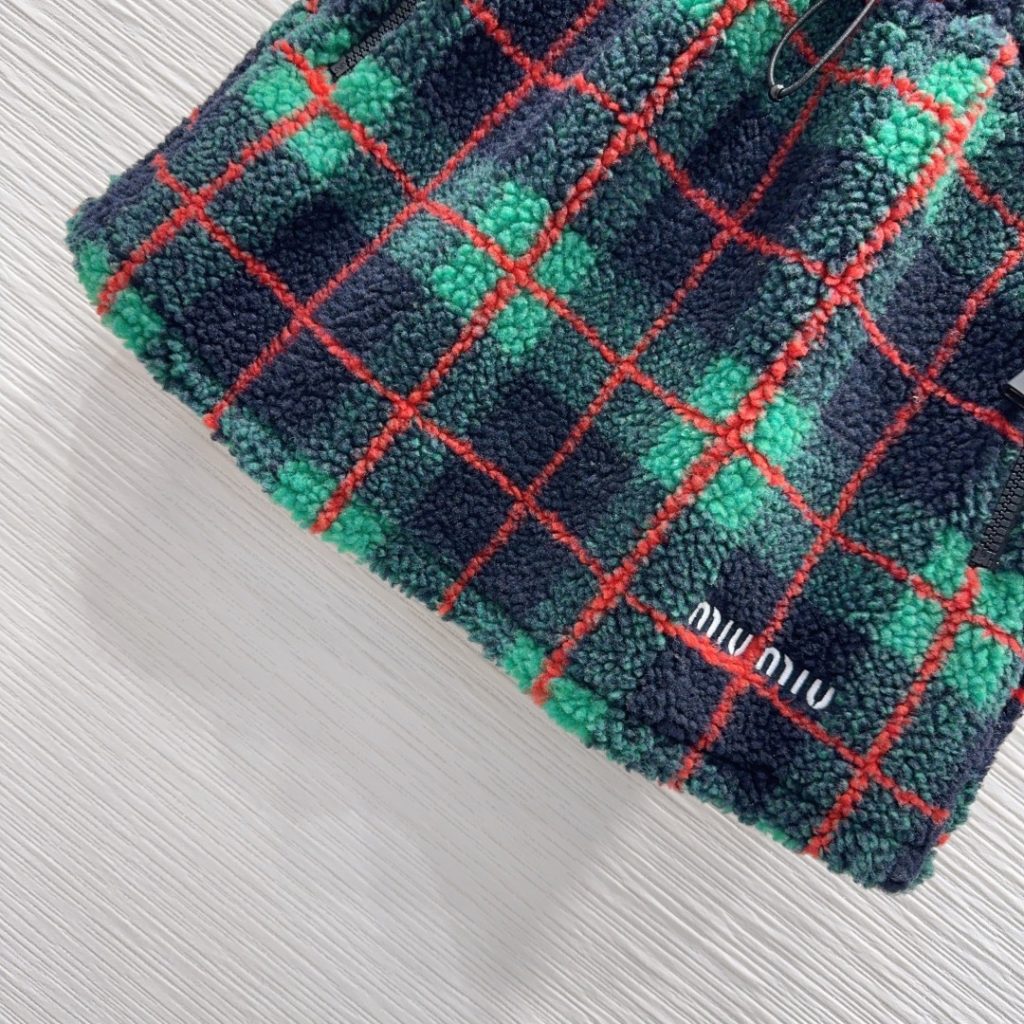 Miu Miu 2025FW セットアップ フェイクファー チェック柄 ブラック/グリーン/レッド ポリエステル 100% - 画像 8