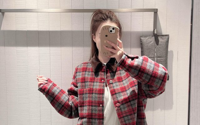 街歩きで使いやすいブランドアイテムのシャツを写真で確認