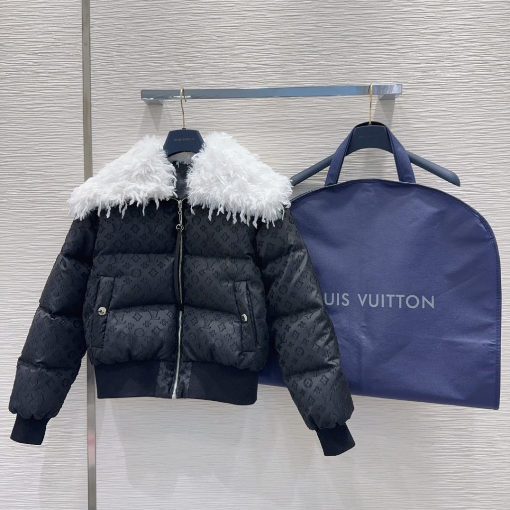 週末の服に合わせやすいジャケットを探す