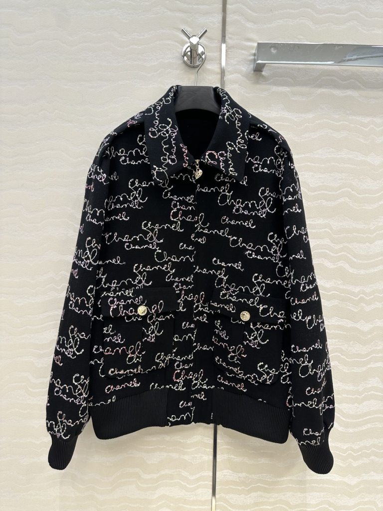 CHANEL 620 ロゴ刺繍 フードなし オーバーサイズ ロンT タイツ ブラック|カフェに使いやすいファッションアイテムを写真で確認