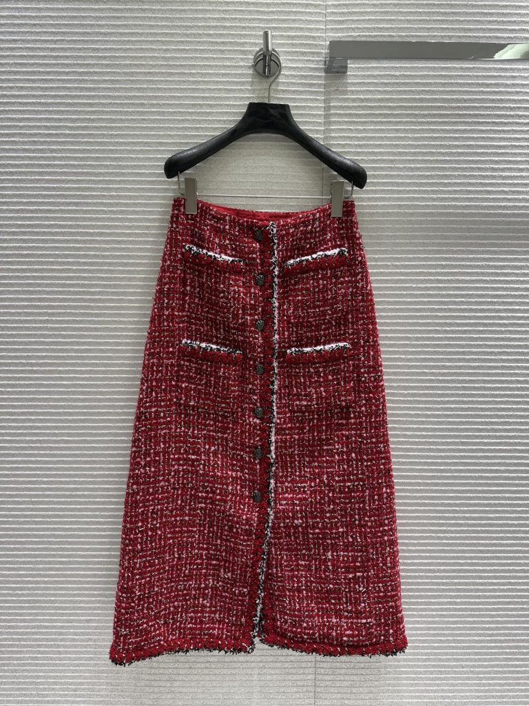 CHANELの財布を比べる日はサイズから見る