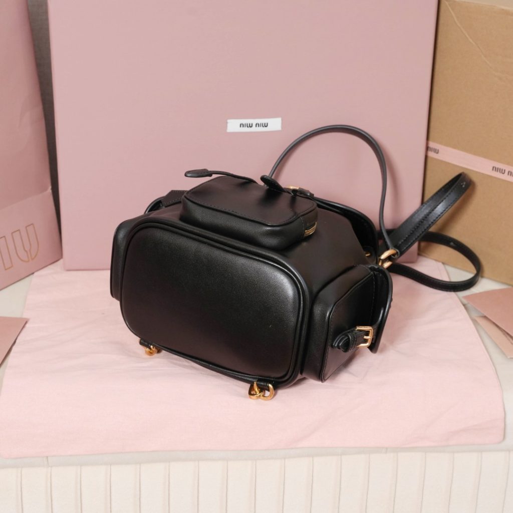 Miu Miu バックパック|レザー|コンパクト|ブラック - 画像 3