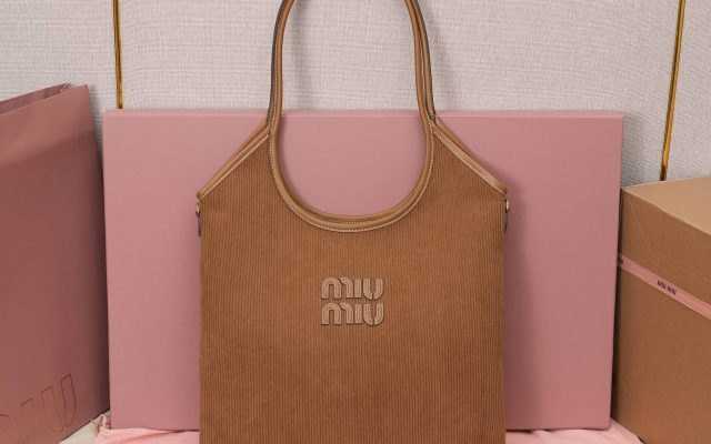 通勤目線で見るブランドアイテムのトートバッグの印象
