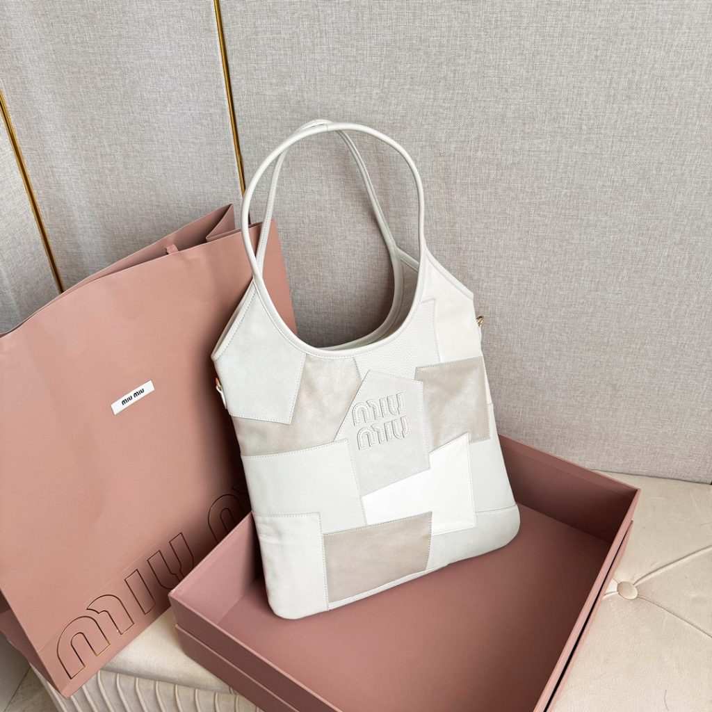 Miu レディーストートバッグ パッチワークデザイン 白色｜カフェに使いやすいバッグを写真で確認