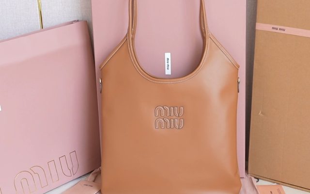 通勤目線で見るブランドアイテムのトートバッグの印象