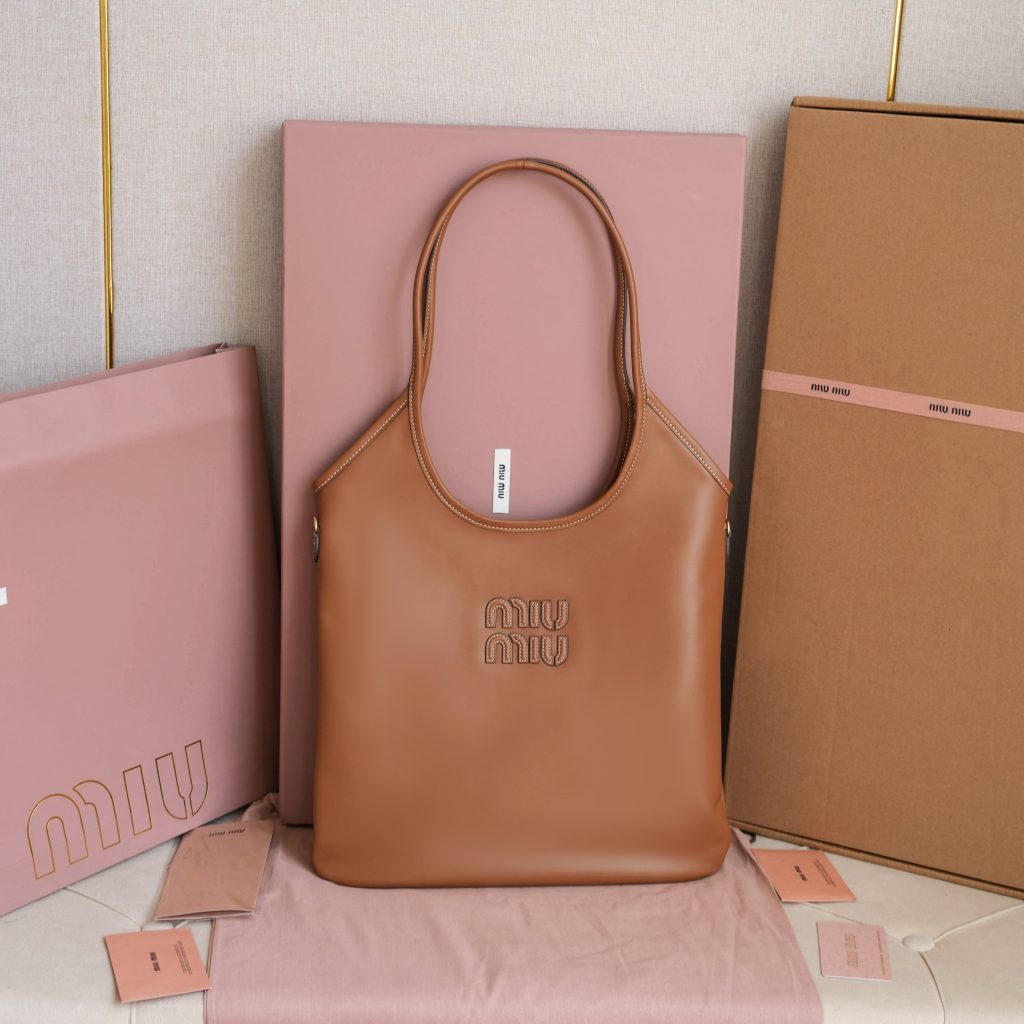 レディースの節約買いに向くトートバッグか写真でチェック