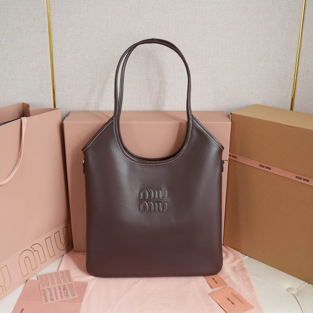 MIU ハンドバッグ｜カフェに行く日に選ぶ前の確認ポイント