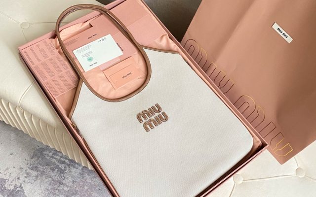 物価高でも選びやすいトートバッグ：ブランドアイテムを自然に取り入れる