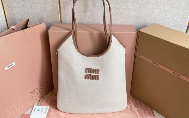 ベージュ系バッグを服に合わせるなら見るべき3点