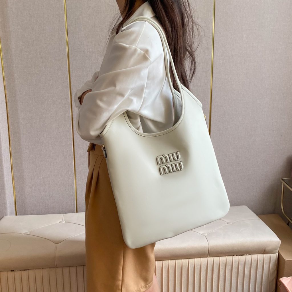 MIU ハンドバッグ｜買い物の日に予算内で見たいポイント