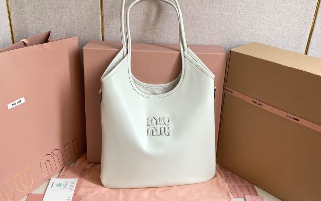 レディースの節約買いに向くトートバッグか写真でチェック