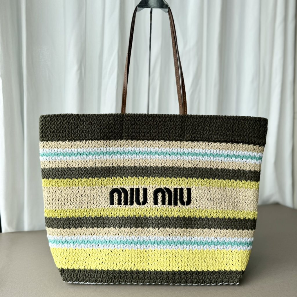 ブランドアイテムのトートバッグは価格・収納・合わせ方でどう見るか