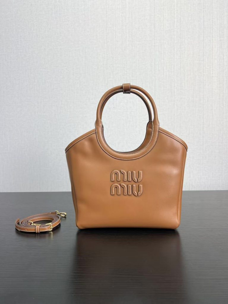 ブラウン系バッグを服に合わせるなら見るべき3点