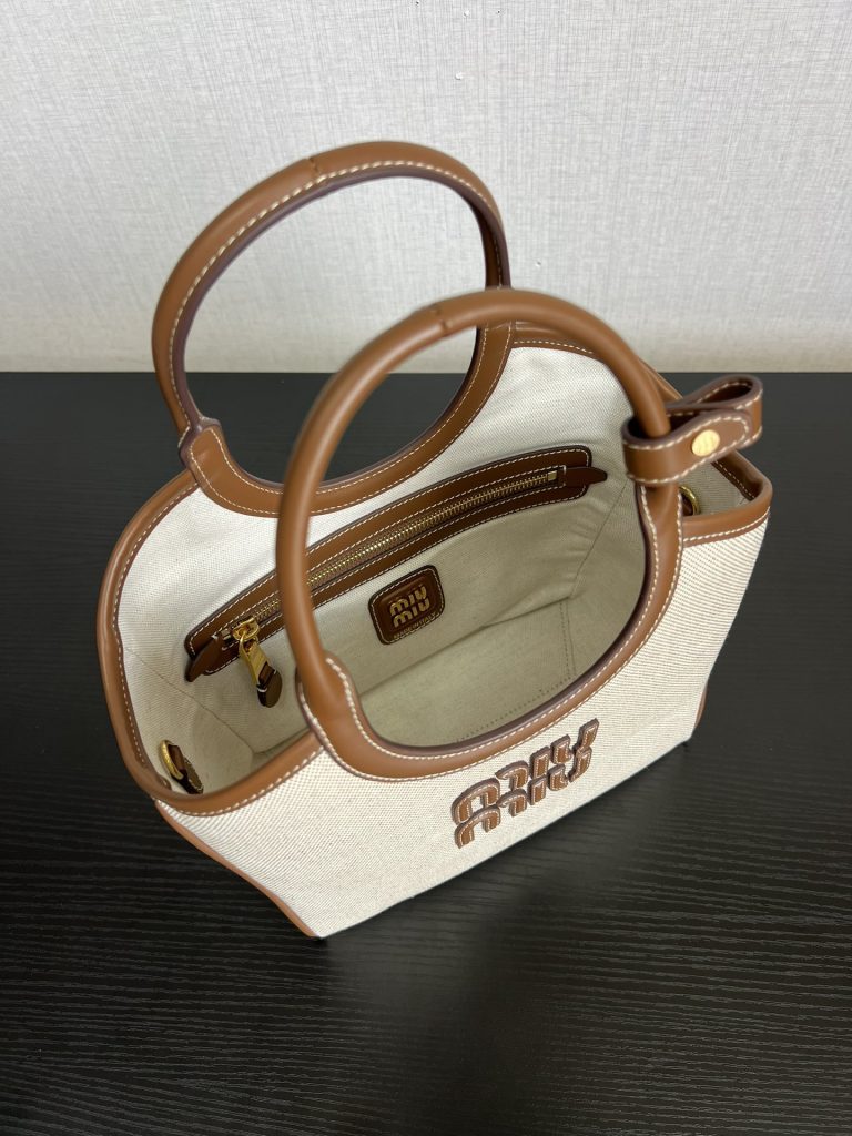 Miu Miu ハンドバッグ | ロゴ ハンドル レザー ベージュ - 画像 7