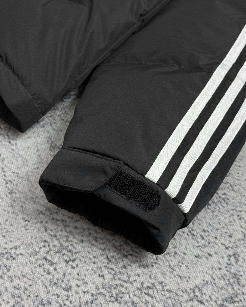 adidas ダウンジャケット ブランドロゴ入り 3本ラインデザイン 通勤カジュアル ブラック ホワイト グレー展開 - 画像 5