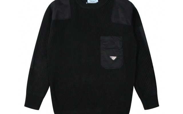 PRADA セーター ブランドロゴパッチ付き フレア袖 ミニポケット付き ブラック レザー調素材混