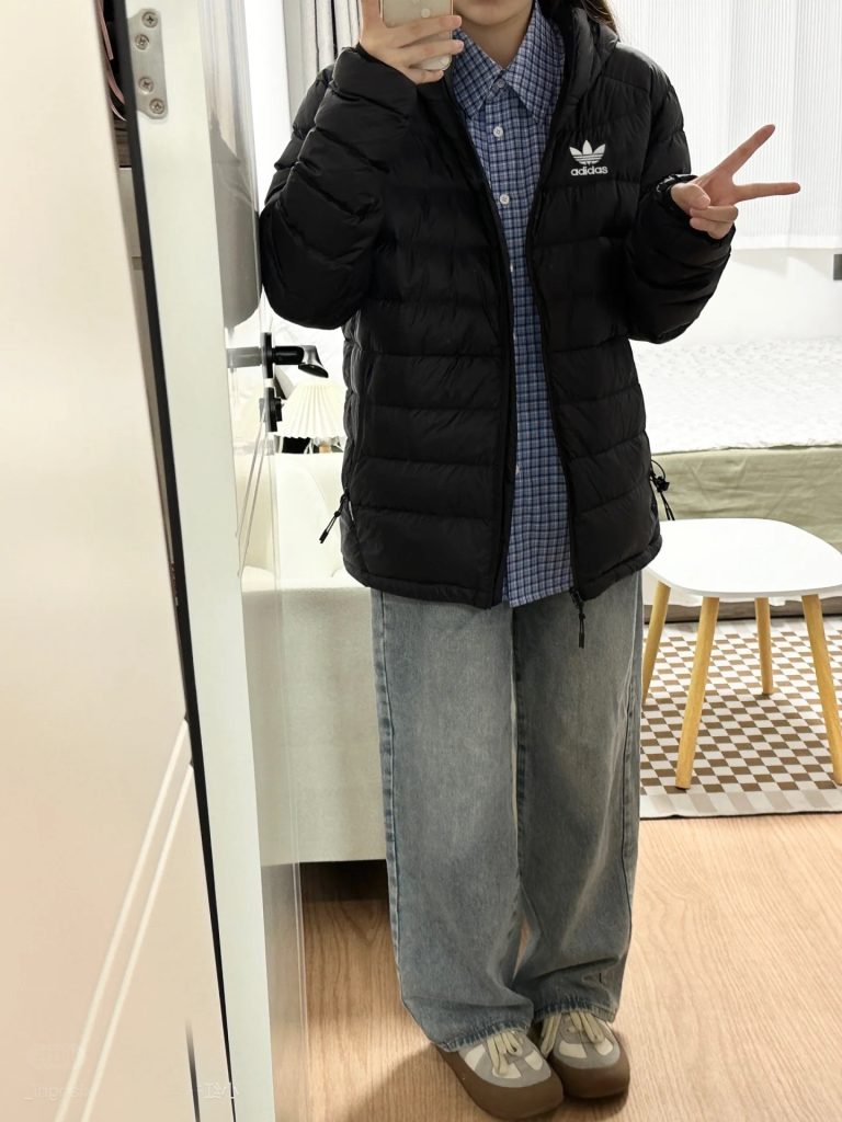 adidas ダウンジャケット ミニ丈 フード付き 軽量 通勤カジュアル ブラック - 画像 7