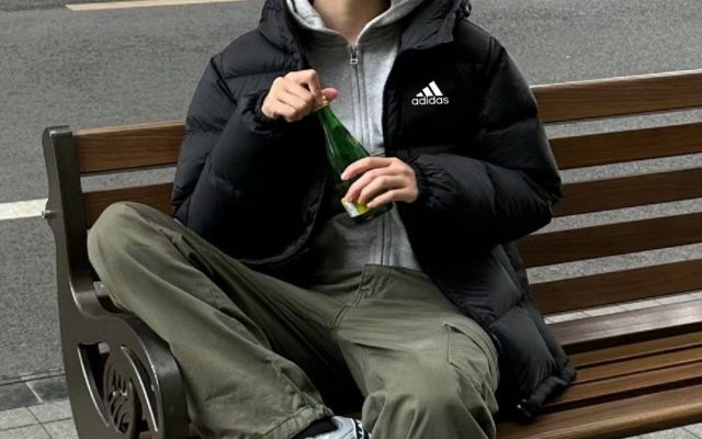 ユニセックス向けジャケットの選び方：ブラックとコンパクト