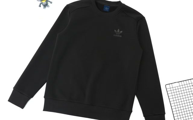 ブラック系シャツを服に合わせるなら見るべき3点