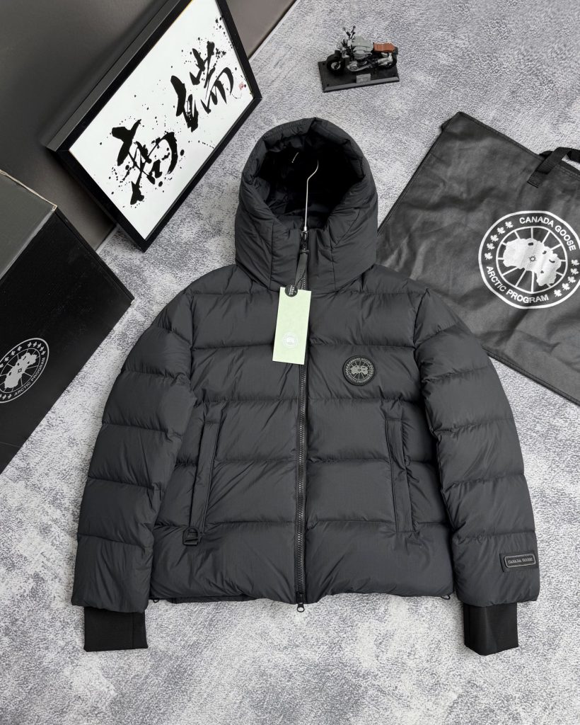 CANADA GOOSE ダウンジャケット ミニサイズ 防寒 通勤 ブラック ベージュ ファッション｜季節の変わり目に予算内で見たいポイント