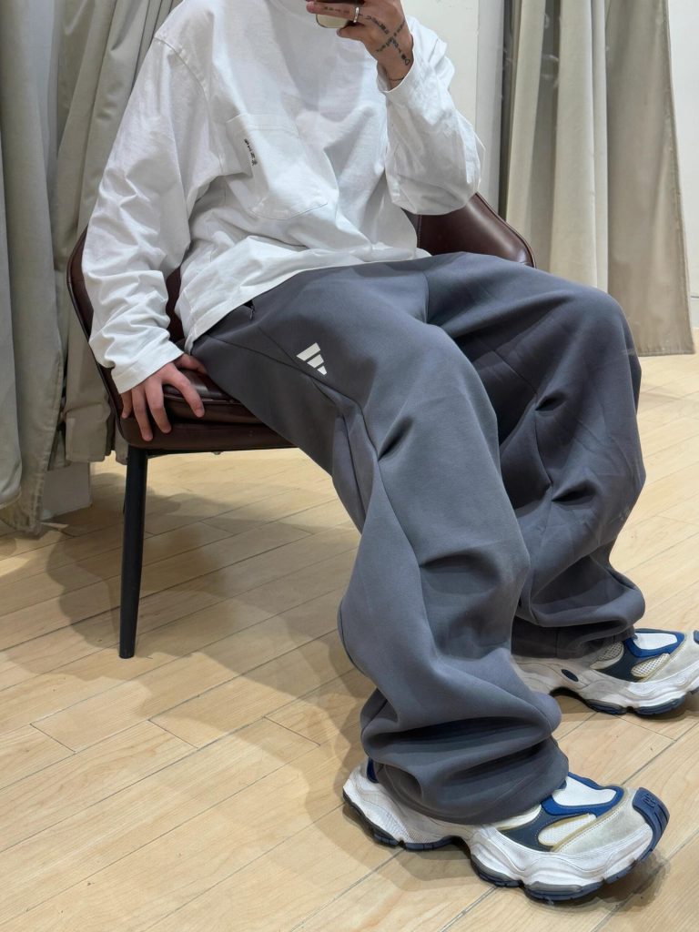 ADIDAS トレーナーパンツ ワイドルーズ ファッションカジュアル ファッション｜旅行の日に写真で選び方を確認