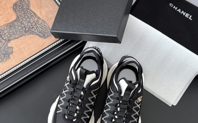CHANELのスニーカーを予算内で探す前に見る黒のポイント