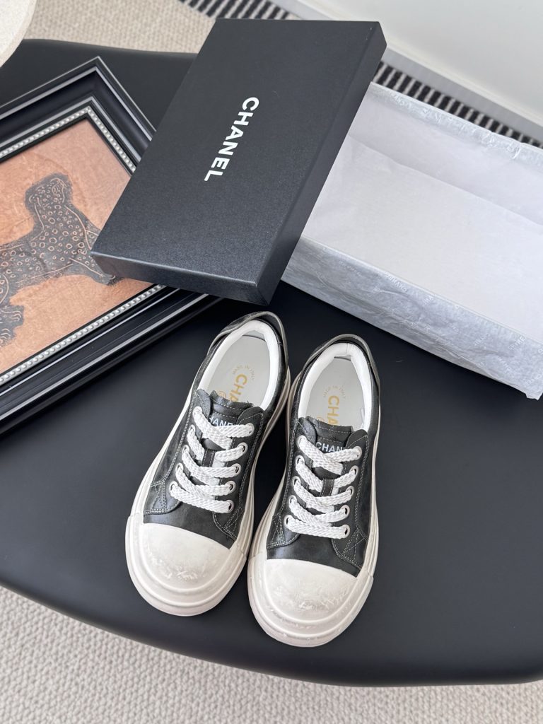 物価高でも選びやすい靴：CHANELを自然に取り入れる