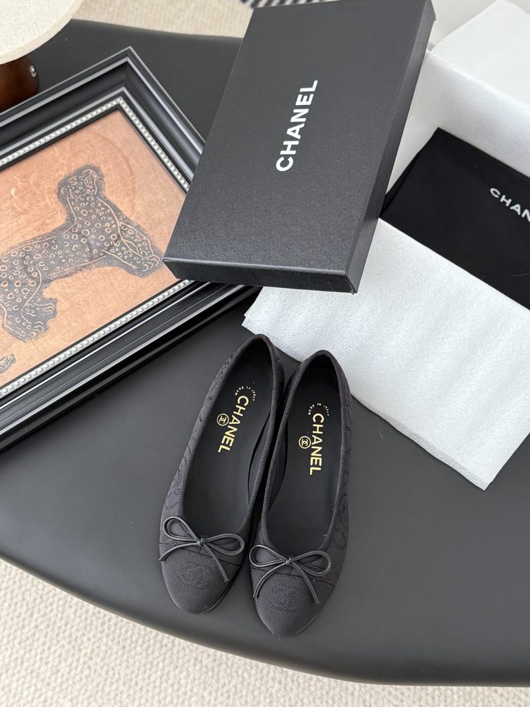 部屋づくり目線で見るCHANELの靴の印象